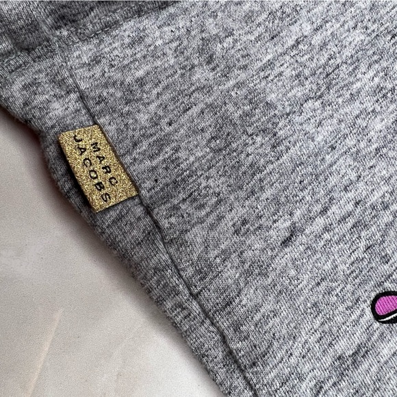 LITTLE MARC JACOBS GIRLS SIZE 4 GREY WITH GRAPHIC TSHIRT SHORT SLEEVE - Picture 4 of 4